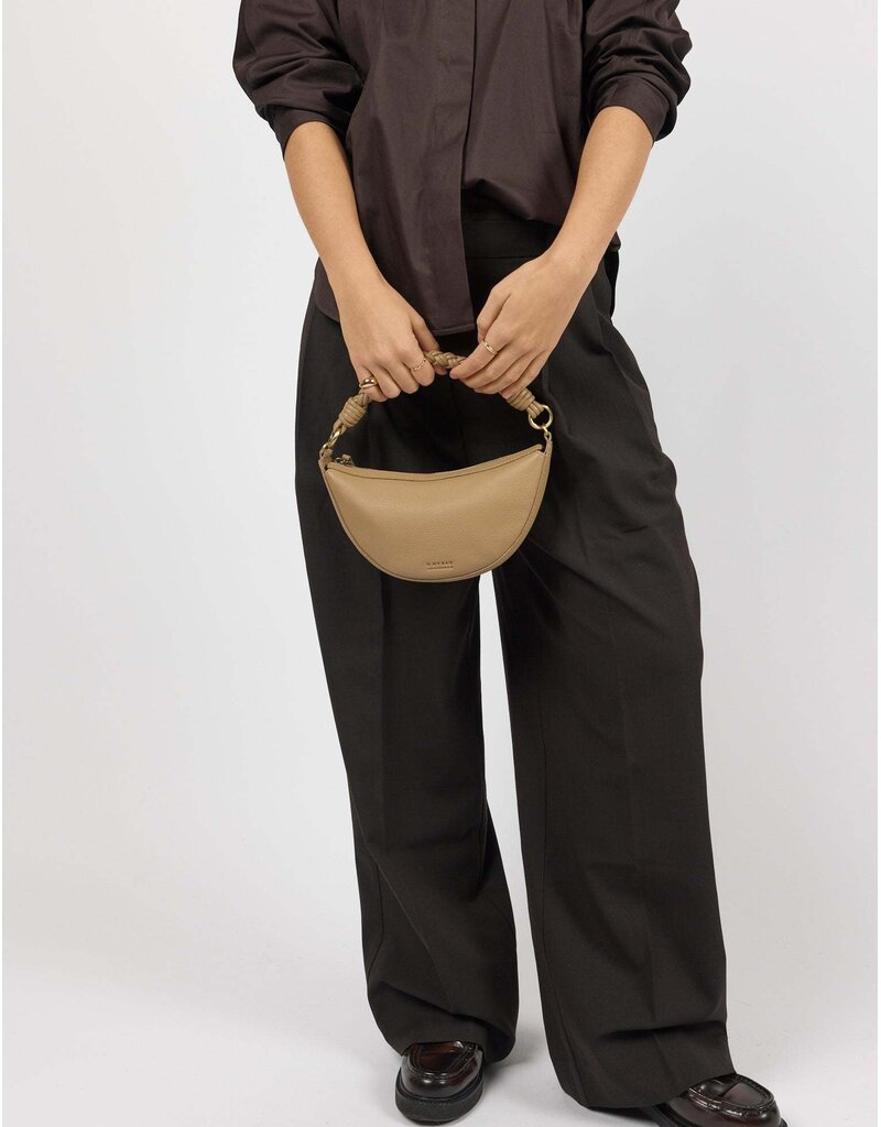 O MY BAG Leo Mini Twisted Handle - Dark Sand Soft
