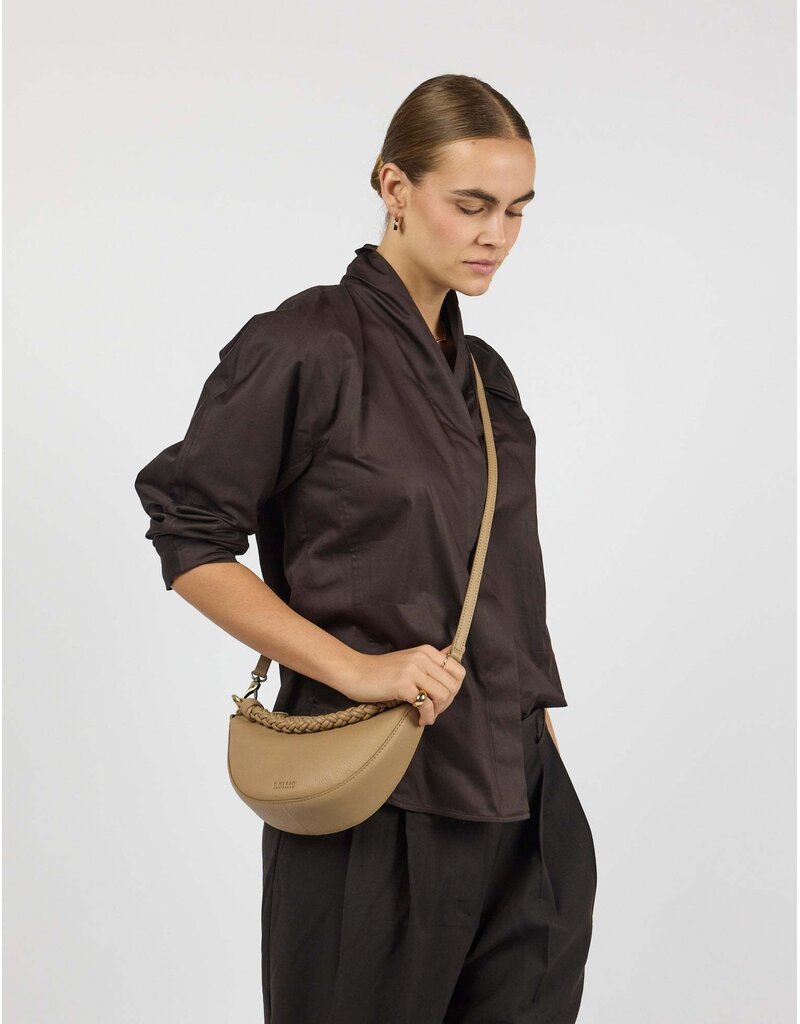 O MY BAG Leo Mini Twisted Handle - Dark Sand Soft
