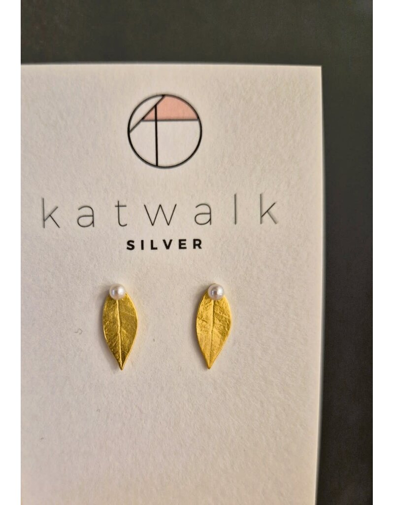 Katwalk Zilver Verguld zilver oorstekers - blaadje met mini parel