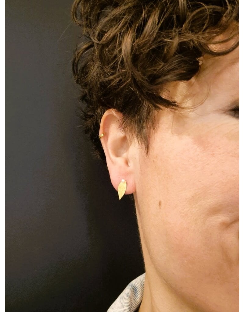 Katwalk Zilver Verguld zilver oorstekers - blaadje met mini parel