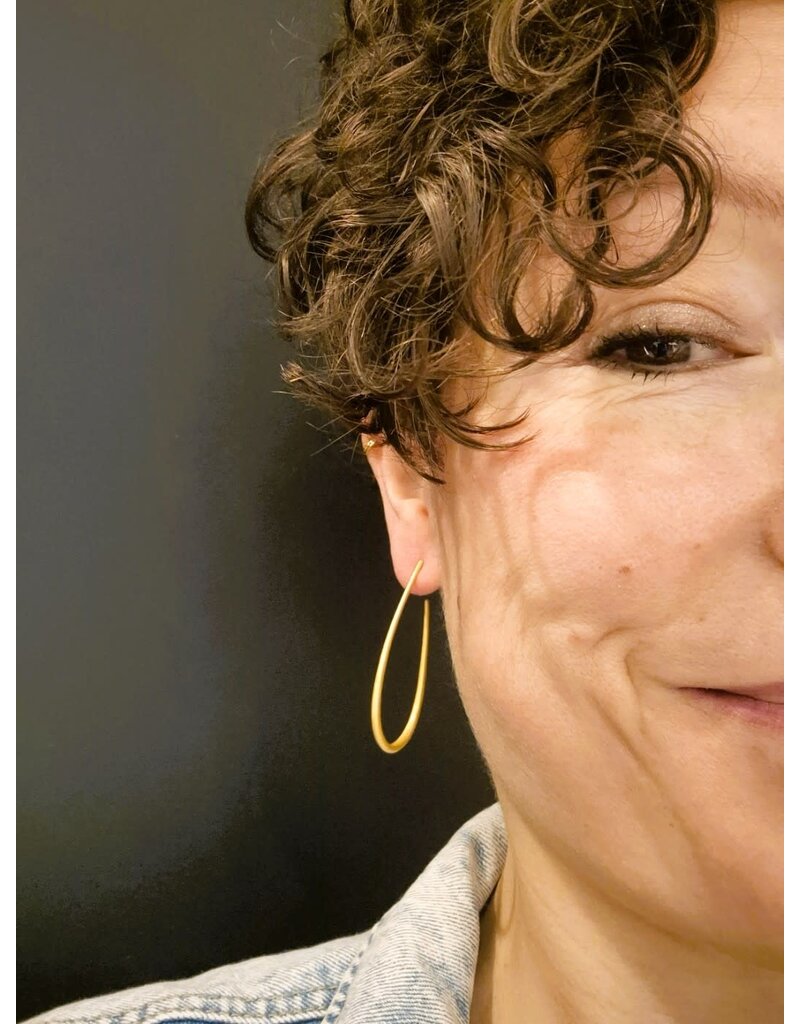 Katwalk Zilver Vergulde oorstekers - rond gebogen staafje