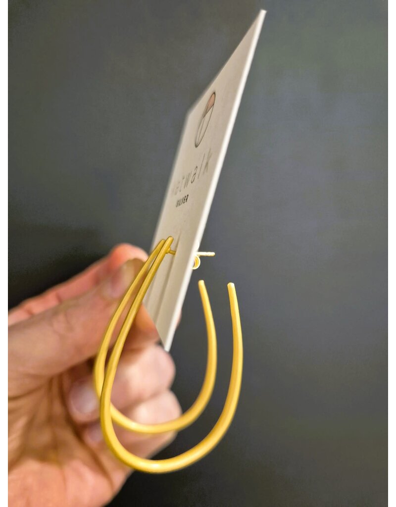 Katwalk Zilver Vergulde oorstekers - rond gebogen staafje