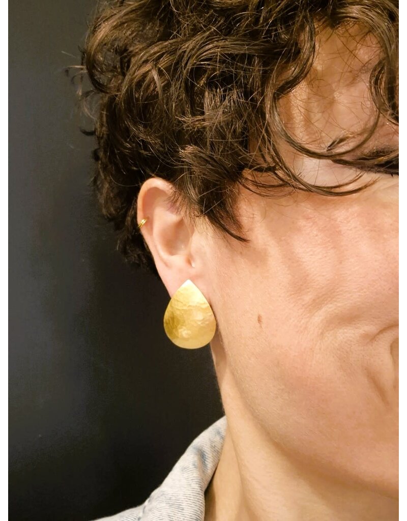 Katwalk Zilver Vergulde oorsteker - gehamerde drup XL