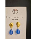 Katwalk Zilver Vergulde oorstekers - amorf 3D met hemelsblauwe steen