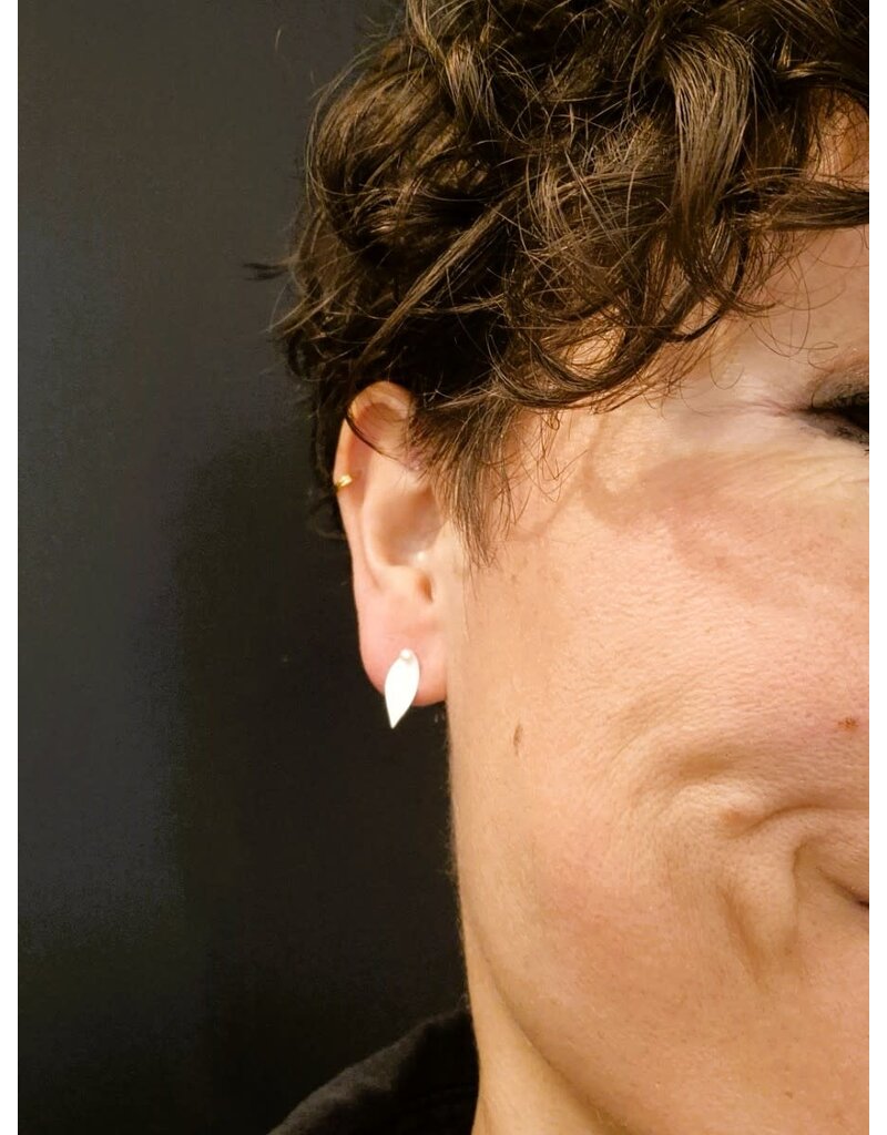 Katwalk Zilver Zilver oorstekers - blaadje met mini parel