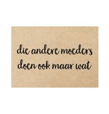 Beezonder Postkaart - 'die andere moeders doen ook maar wat'