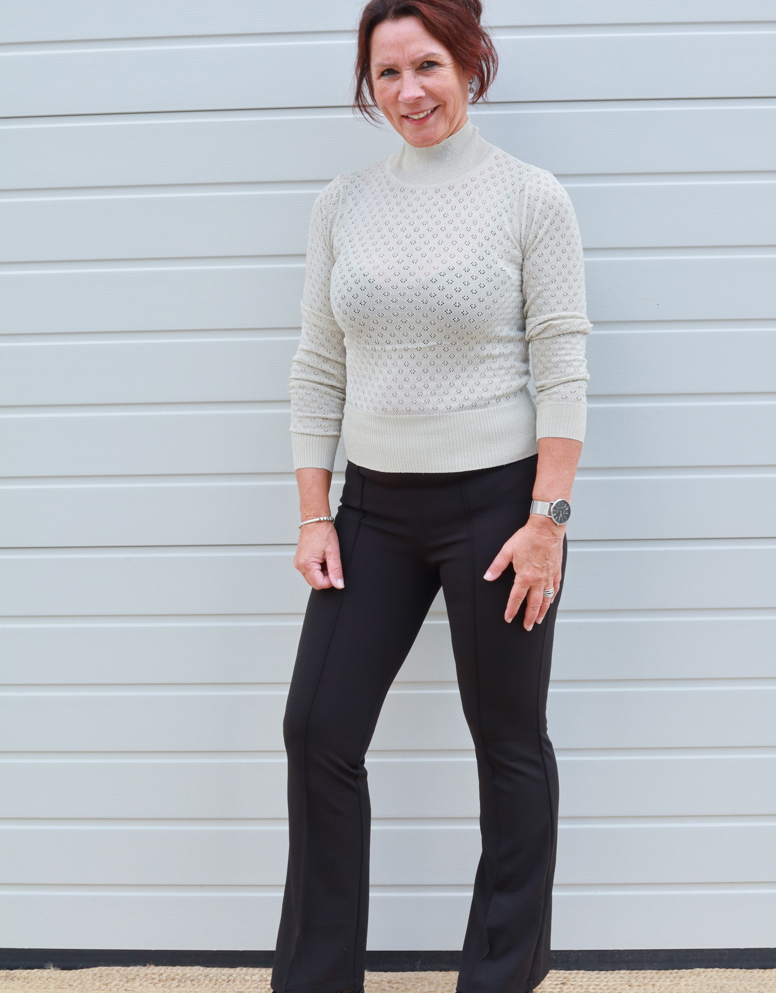 Zwarte pantalon met flared pijpen