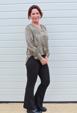 Zwarte pantalon met flared pijpen