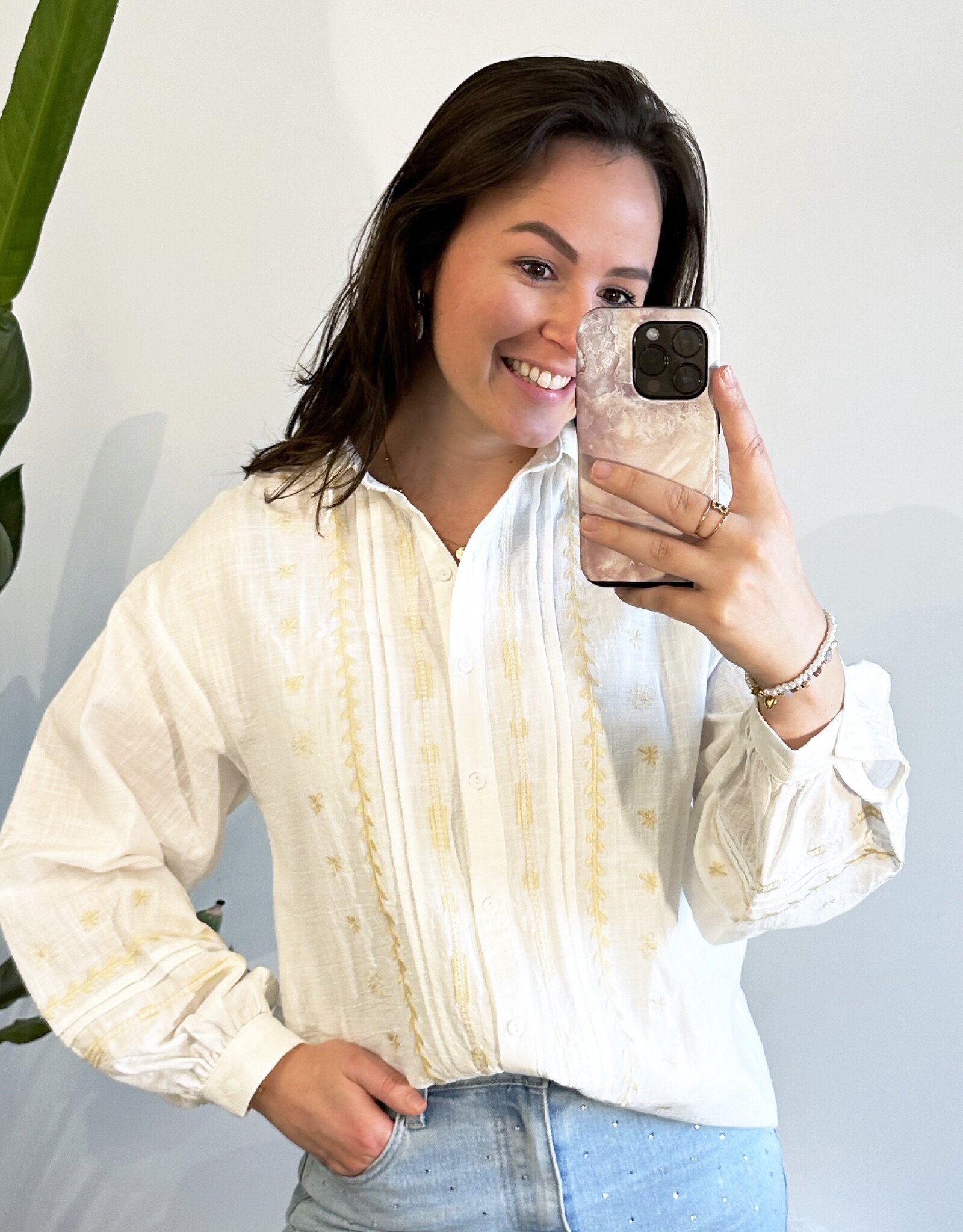 Witte blouse met creme borduursel