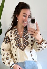 Creme blouse met gekleurd borduursel