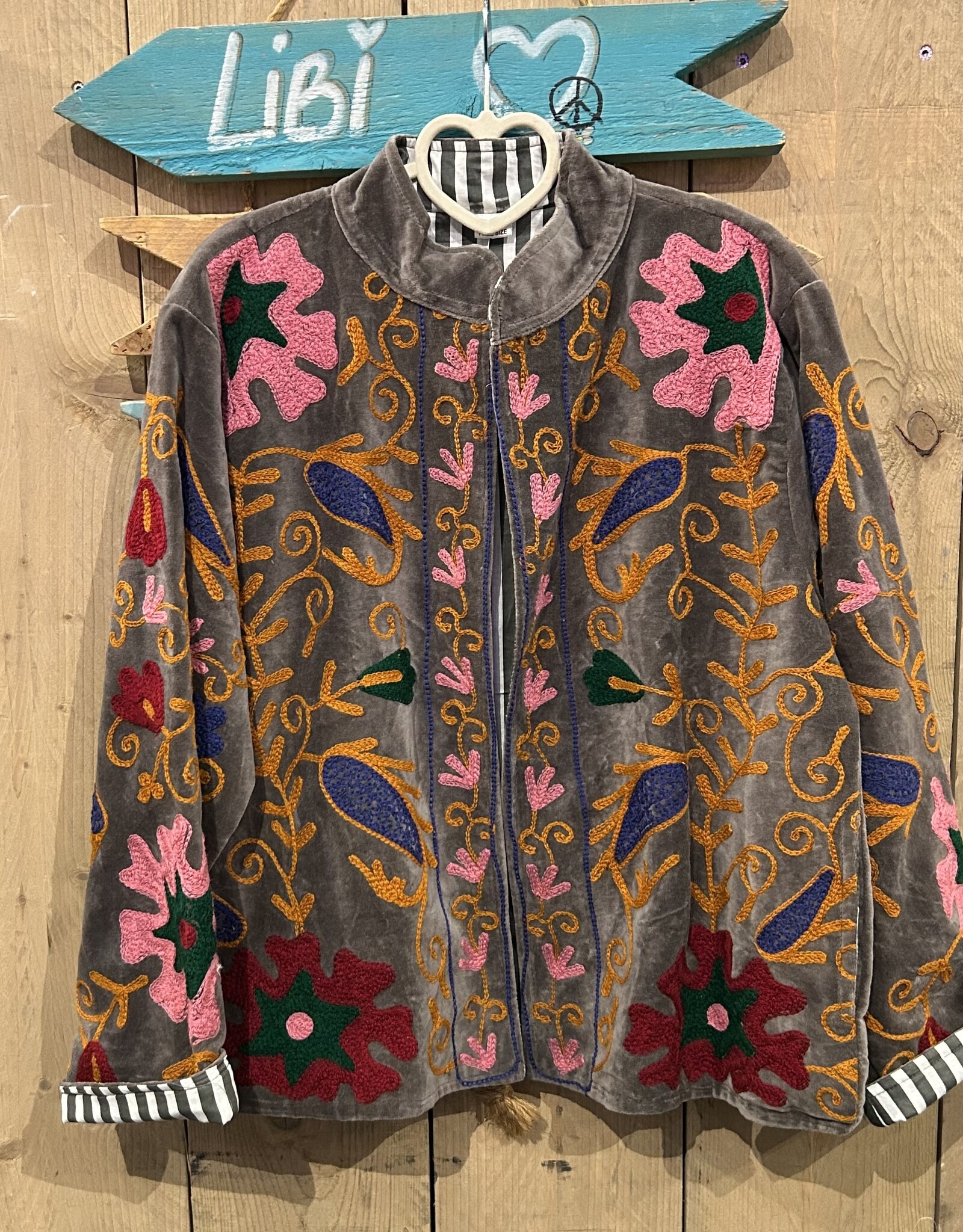 Suzani velvet jasje – grijs bladeren