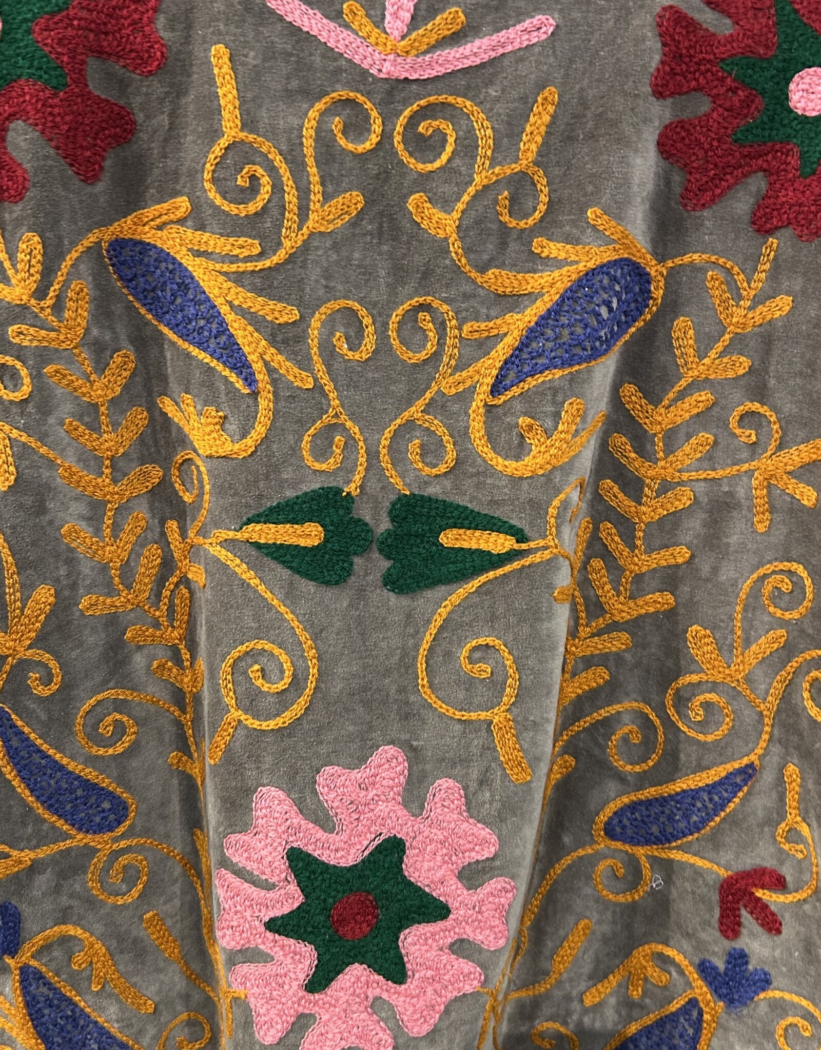 Suzani velvet jasje – grijs bladeren