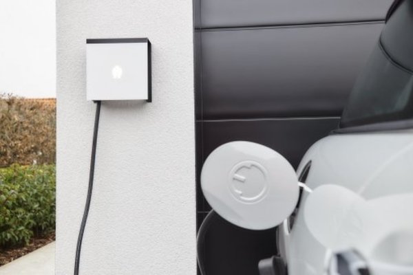 Smappee EV WALL BUSINESS 22kW Laadstation (8m kabel) wit - incl Kabelhouder Smappee EV WALL BUSINESS 22kW Laadstation (8m kabel) wit - incl Kabelhouder