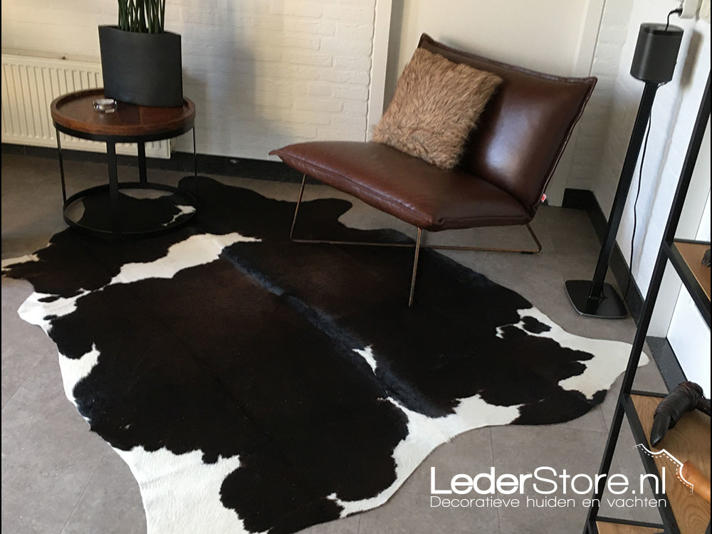 Cowhide brown and white in the hallway of Luc and Ingrid