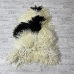 IJslander schapenvacht zwart bruin creme 120x85cm L