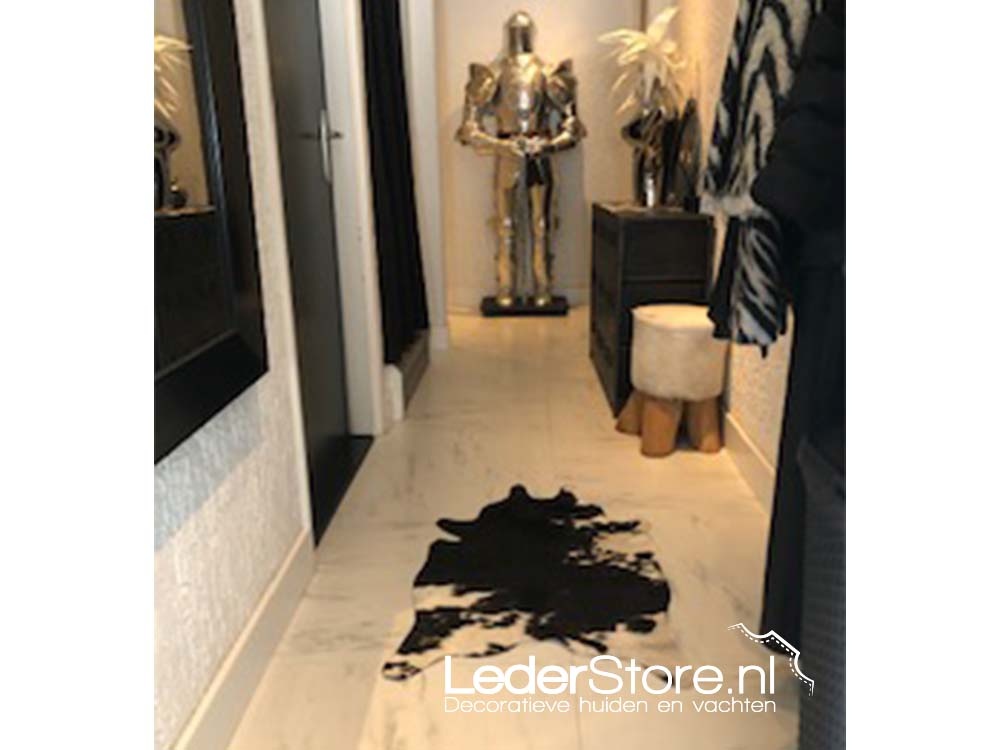 Mini cowhide in aisle Liesbeth