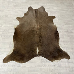 Cowhide taupe white 205x175cm S