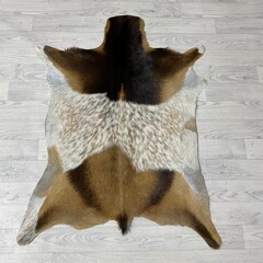 Geitenhuid bruin zwart wit 110x90cm