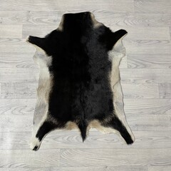 Geitenhuid bruin zwart wit 80x60cm