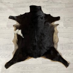 Geitenhuid bruin zwart wit 100x95cm