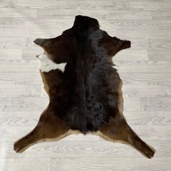 Geitenhuid bruin zwart wit 100x90cm