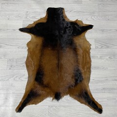 Geitenhuid bruin zwart 95x70cm