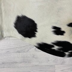 Koeienhuid zwart creme 245x230cm