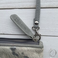 Tas Mickey koeienhuid (Nguni) silver 25x20cm