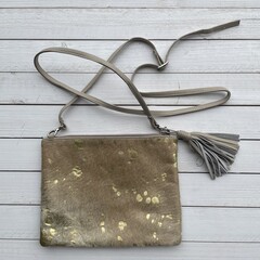 Tas Mickey koeienhuid (Nguni) gold 25x20cm