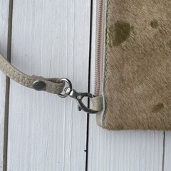 Tas Mickey koeienhuid (Nguni) gold 25x20cm