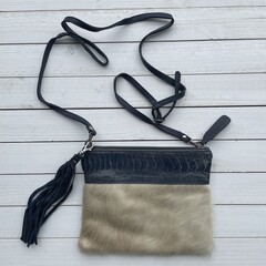 Tas Mickey koeienhuid (Nguni) struisvogel creme blauw 25x20cm