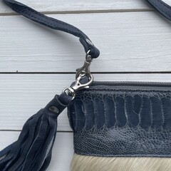 Tas Mickey koeienhuid (Nguni) struisvogel creme blauw 25x20cm