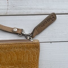 Tas Mickey koeienhuid (Nguni) struisvogel zwart bruin geel 25x20cm