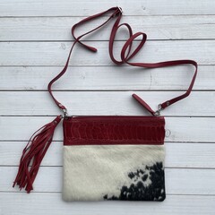 Tas Mickey koeienhuid (Nguni) struisvogel zwart wit rood 25x20cm