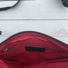 Tas Mickey koeienhuid (Nguni) struisvogel zwart wit groen 25x20cm