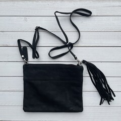 Tas Mickey koeienhuid (Nguni) struisvogel zwart wit groen 25x20cm