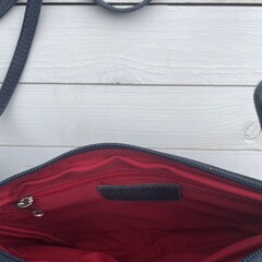 Tas Mickey koeienhuid (Nguni) struisvogel wit blauw/groen 25x20cm