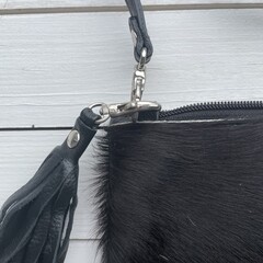 Tas Mickey koeienhuid (Ngubi) zwart 25x20cm