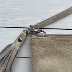 Tas Mickey koeienhuid beige 25x20cm