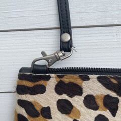 Tas Carol Koeienhuid leopard print 23x15cm