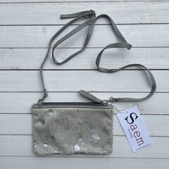 Tas Carol Koeienhuid wit silver 23x15cm