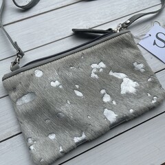 Tas Carol Koeienhuid wit silver 23x15cm
