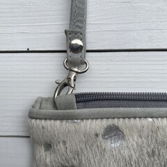 Tas Carol Koeienhuid wit silver 23x15cm