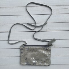 Tas Carol Koeienhuid wit silver 23x15cm