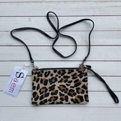 Tas Carol Koeienhuid leopard print 2 23x15cm