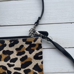 Tas Carol Koeienhuid leopard print 2 23x15cm