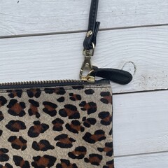Tas Carol Koeienhuid leopard print 23x15cm