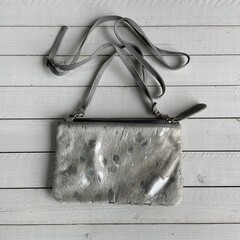 Tas Carol Springbok metalic grijs 23x15cm