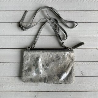 Tas Carol Springbok metalic grijs 23x15cm