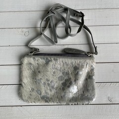 Tas Carol Springbok metalic grijs 23x15cm